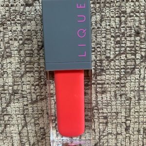 Lique Matte Lip Paint in the color Flirt